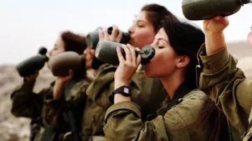 इजराइली महिला सैनिक - India TV Hindi