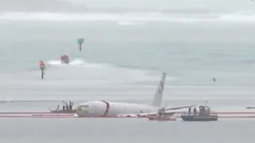 समुद्र में गिर गया अमेरिकी विमान- India TV Hindi