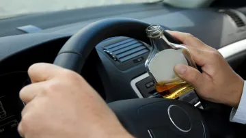 liquor in car- India TV Hindi