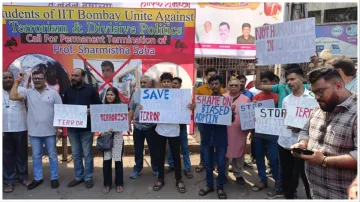 IIT Powai guest lecturer called Hamas as freedom fighter students took to the streets with banner po- India TV Hindi