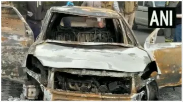 Massive Car Fire in Noida in a moving car in Noida two people died after being burnt alive- India TV Hindi