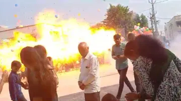 मेले में गुब्बारे के स्टॉल के पास हुआ धमाका - India TV Hindi