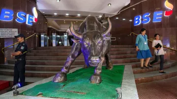Stocks Market: Indian stock market closed in the red; Nifty closed below 19,700- India TV Paisa