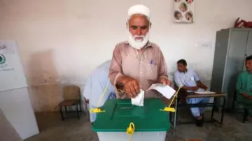 पाकिस्तान में फिर बदला चुनाव कार्यक्रम- India TV Hindi