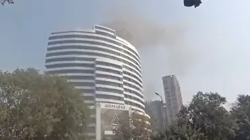 दिल्ली के सीपी की गोपालदास बिल्डिंग में लगी आग- India TV Hindi
