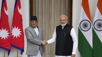 पीएम नरेंद्र मोदी और नेपाल के प्रधानमंत्री पुष्प कमल दहल प्रचंड। - India TV Hindi