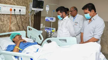 सीएम रेवंत रेड्डी ने अस्पताल में केसीआर से की मुलाकात।- India TV Hindi