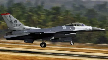 अमेरिकी F-16 विमान।- India TV Hindi