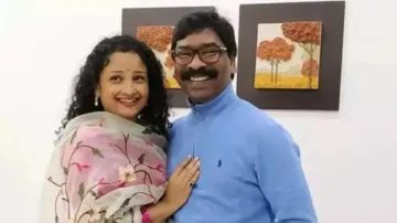 हेमंत सोरेन पत्नी कल्पना के साथ- India TV Hindi