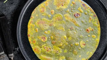 egg palak paratha- India TV Hindi