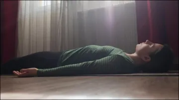 Sleeping On Floor- India TV Hindi