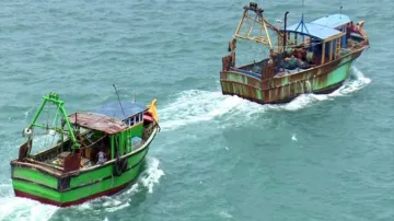 भारतीय मछुवारों को श्रीलंकाई नौसेना ने किया गिरफ्तार। - India TV Hindi