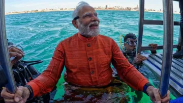 पीएम मोदी ने समुद्र के...- India TV Hindi