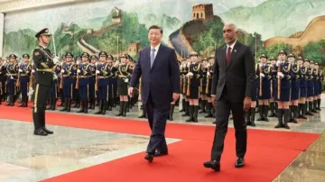 चीनी राष्ट्रपति जिनपिंग और मालदीव के राष्ट्रपति मोइज्जू- India TV Hindi
