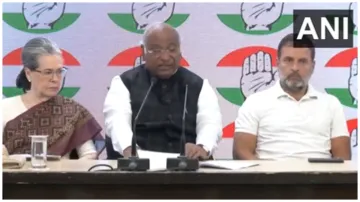 Rahul Gandhi and Sonia Gandhi held a press conference said our bank accounts have been freeze- India TV Hindi