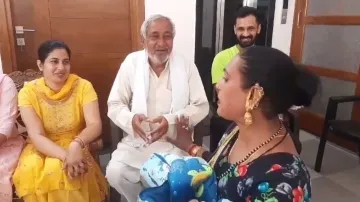 दादा ने पोता होने की...- India TV Hindi