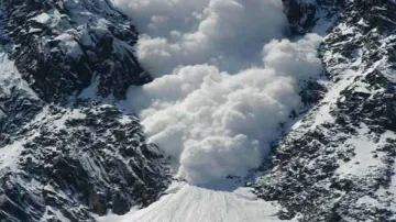 Avalanche hits, kashmir- India TV Hindi