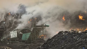 ghazipur landfill fire- India TV Hindi