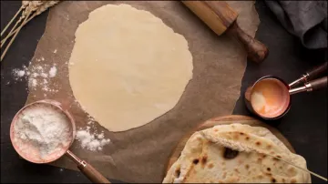 रोटी बनाते वक्त गलती- India TV Hindi