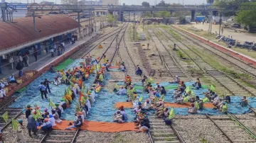 rail roko protest- India TV Hindi