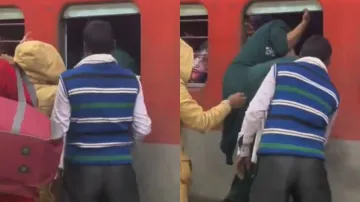 इमरजेंसी विंडो के जरिए ट्रेन में घूसते हुए लोग- India TV Hindi