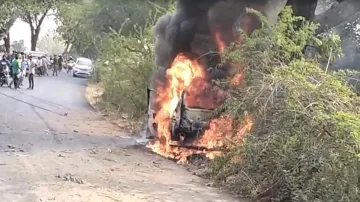 car fire- India TV Hindi