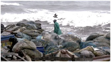 Cyclone Remal will hit Bengal today NDRF teams on alert flights cancelled for 21 hours- India TV Hindi