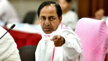 स्कूलों में बंटी किताबों में KCR को बताया गया सीएम।- India TV Hindi