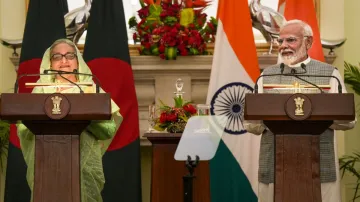 बांग्लादेश की प्रधानमंत्री शेख हसीना और पीएम मोदी। - India TV Hindi