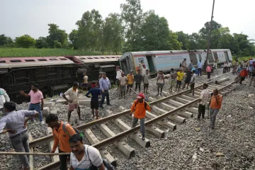 गोंडा ट्रेन हादसे में मृतकों की संख्या बढ़कर चार हुई, घायलों की संख्या 31- India TV Hindi