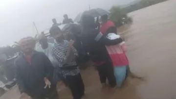 Telangana floods 30 people stranded in the midst of FLOOD Indian Air Force and NDRF rescued them by - India TV Hindi