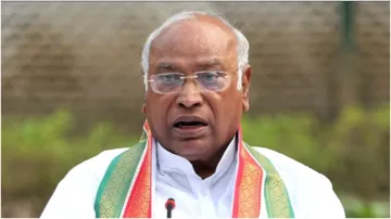 Mallikarjun Kharge is celebrating his birthday today PM Narendra Modi and Rahul Gandhi congratulated- India TV Hindi