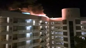 Helicopter crashes into roof of hotel in Australia- India TV Hindi