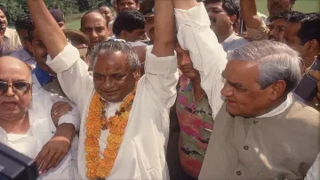 kalyan singh and atal bihari vajapayee- India TV Hindi