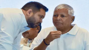 Tejashwi yadav and lalu yadav- India TV Hindi