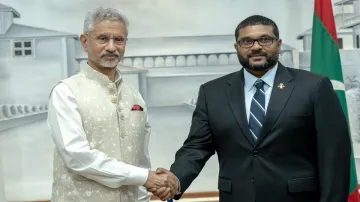 S Jaishankar meets Maldives Defence Minister - India TV Hindi