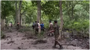 Encounter between forest department team and smugglers in Rudrapur live video surfaced- India TV Hindi