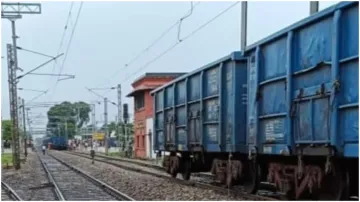 major railways accident was averted in Koderma goods train broke into two parts- India TV Hindi