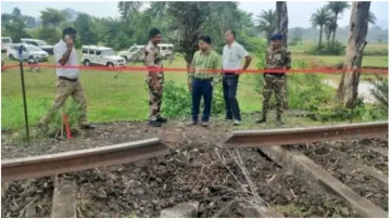 Railway track in Jharkhand was blown up with bomb explosion on MGR line going from Lalmatia to Farak- India TV Hindi