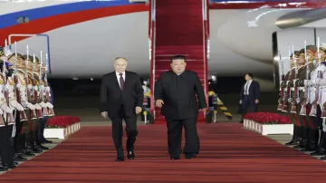 Vladimir Putin (L) and Kim Jong Un (R)- India TV Hindi