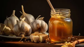 garlic dipped in honey benefits- India TV Hindi