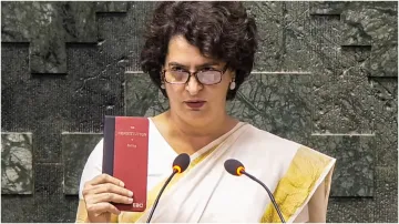 Priyanka Gandhi took oath as a member of Lok Sabha now three members of Gandhi Nehru family are in P- India TV Hindi