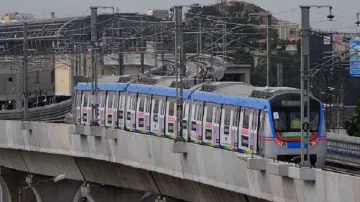 metro train- India TV Hindi