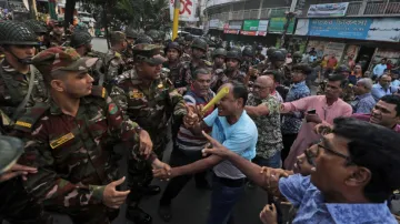 बांग्लादेश में अपनी सुरक्षा को लेकर प्रदर्शन करते हिंदू (प्रतीकात्मक)- India TV Hindi