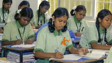 CBSE 9वीं और 10वीं नौवीं-10वीं कक्षाओं के लिए विज्ञान, सामाजिक विज्ञान के दो स्तर रखने पर विचार कर - India TV Hindi