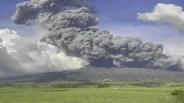 Philippines Volcano Eruption- India TV Hindi