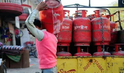 Economic Survey: सब्सिडी वाले LPG सिलेंडर की संख्‍या घटकर हो सकती है 10, लग सकती है एक्‍साइज और इंपोर्ट ड्यूटी- India TV Paisa