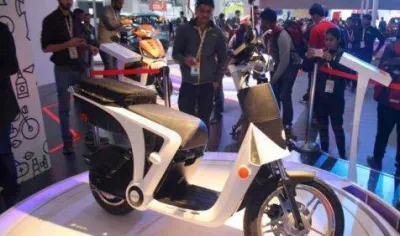 #AutoExpo2016: महिंद्रा ने पेश किया दुनिया क पहला इंटरनेट स्‍कूटर GenZe 2.0, ये हैं इसकी खासियतें- India TV Paisa