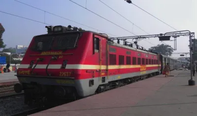 IRCTC यात्रियों के लिए शुरू करेगी कई नई सेवाएं, 2 रुपए से भी कम कीमत पर होगा 10 लाख रुपए का बीमा- India TV Paisa