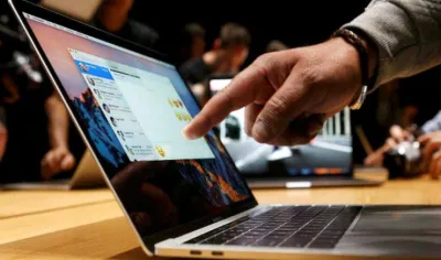 #NewLappy : Apple ने लॉन्‍च किए दमदार, पतलेे, टच बार और फिंगरप्रिंट सेंसर से लैस नए पावरफुल मैकबुक- India TV Paisa